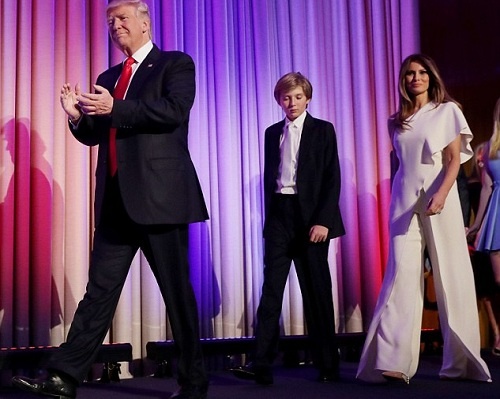 Melania Trump mặc đồ 4.000 USD nghe chồng phát biểu đắc cử