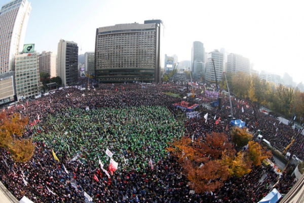 "Biển người" xuống đường đòi Tổng thống Hàn Quốc từ chức