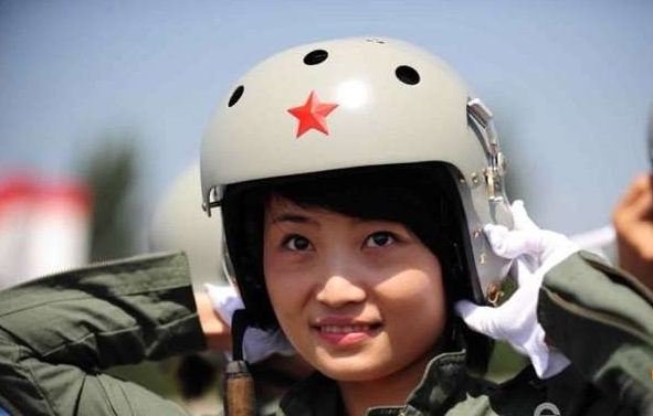 Chiến đấu cơ Trung Quốc lao xuống đất, nữ phi công tử nạn