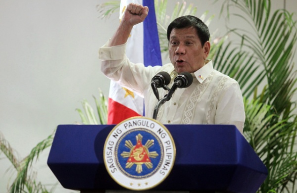 Tổng thống Philippines tuyên bố tiêu diệt khủng bố bất chấp nhân quyền