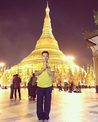 Tuyển thủ Việt Nam đi chùa Vàng “xin lộc”