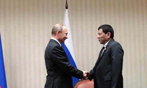 Tổng thống Philippines lần đầu gặp “người hùng” Putin