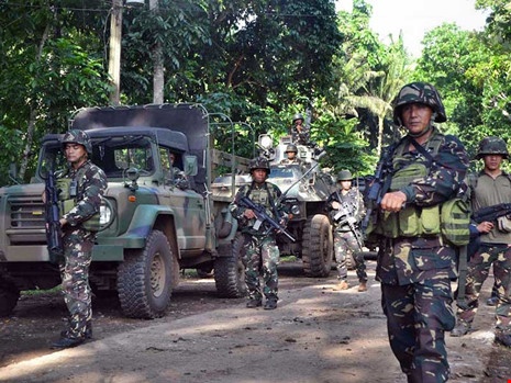Quân đội truy tìm 6 thuyền viên Việt Nam bị tấn công