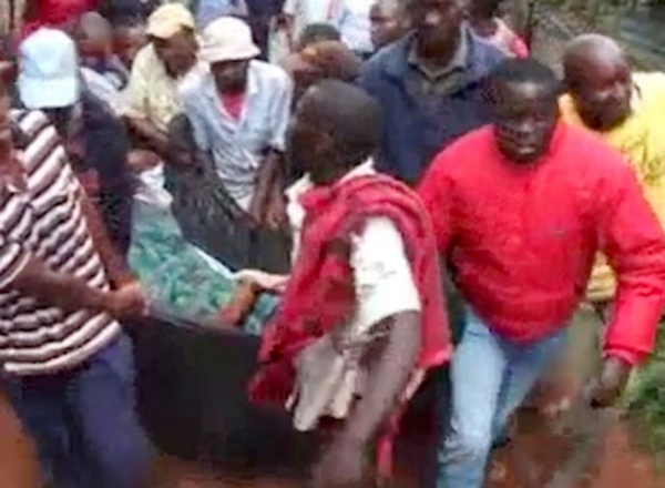Kenya: Cặp đôi ngoại tình “dính chặt”, cả làng kéo đến xem