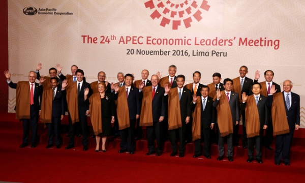 Trang phục độc đáo của lãnh đạo dự APEC qua các năm