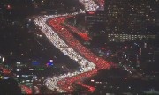 Hàng nghìn xe kẹt cứng trên cao tốc 12 làn ở Mỹ dịp Lễ Tạ ơn