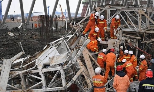 Sập tháp làm mát nhà máy điện Trung Quốc, 40 người chết