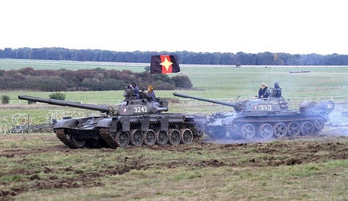 Quân đội Anh mượn xe tăng Nga để tập trận