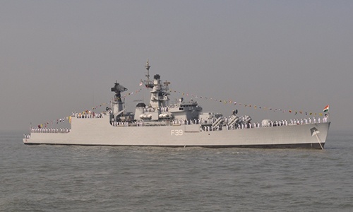 Tàu chiến Ấn Độ lật, hai thuỷ thủ mất tích