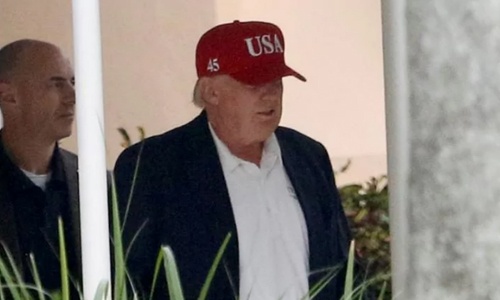 Trump tung ra mẫu mũ mới giá 40 USD