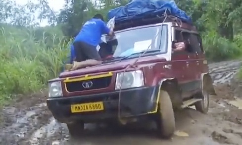 Cách tài xế đưa xe thoát vũng lầy