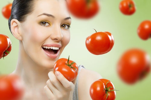 Chăm sóc mọi loại da trong mùa đông chỉ với cà chua