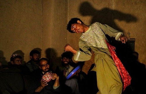 Bí mật đen tối sau nghề "trai nhảy" ở Afghanistan