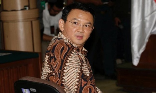 Thị trưởng Jakarta bật khóc tại tòa xử cáo buộc báng bổ đạo Hồi