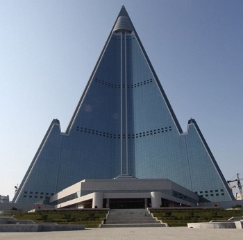 Khách sạn chọc trời ở Triều Tiên sáng đèn sau 30 năm xây dựng