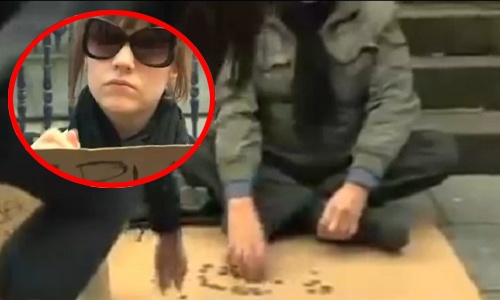 Video "cô gái đổi dòng chữ giúp ông già mù xin được nhiều tiền" hot trong ngày