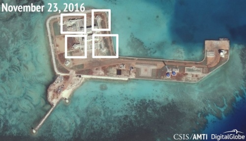 Loại pháo sao chép Trung Quốc nghi bố trí trên đảo nhân tạo ở Biển Đông