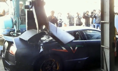 Đài Loan nghiền nát siêu xe Lamborghini đeo biển giả