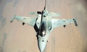 Tiêm kích F-16 phiên bản tối tân của UAE tiếp dầu trên không