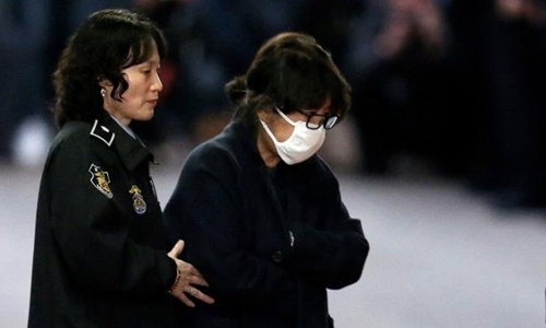 Tòa án Hàn Quốc ra lệnh bắt con gái bạn thân tổng thống