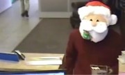 Đeo mặt nạ ông già Noel đi cướp ngân hàng ở Mỹ