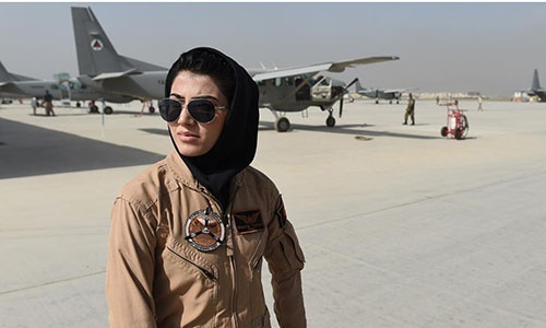 Nữ phi công duy nhất của quân đội Afghanistan xin tị nạn ở Mỹ
