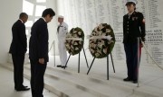 Thủ tướng Nhật Bản đặt hoa tưởng niệm tại Trân Châu Cảng