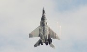MiG-29 biểu diễn động tác "lá vàng rơi" khiến người xem thót tim