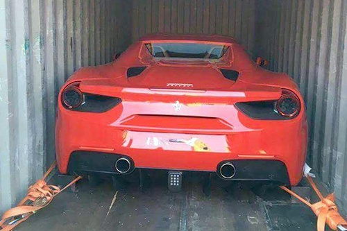 Ferrari 488 Spider đầu tiên cập cảng Sài Gòn