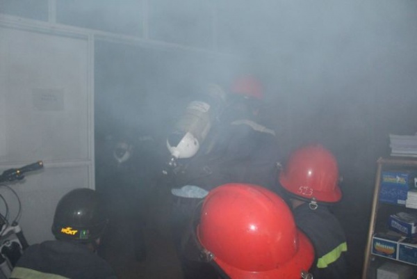 Nghệ An: 5 người la hét kêu cứu trong ngôi nhà cháy