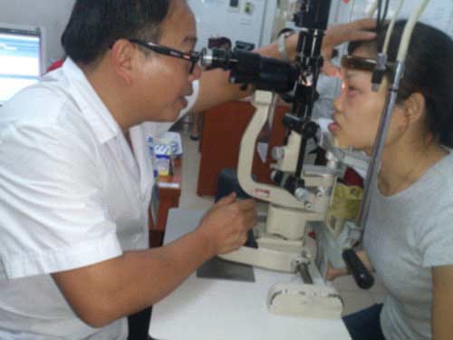 Bệnh đau mắt đỏ bùng phát bất thường ở Hà Nội