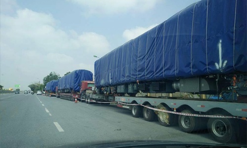 Đoàn xe "rết khổng lồ" chở toa tàu đường sắt trên cao về Hà Nội