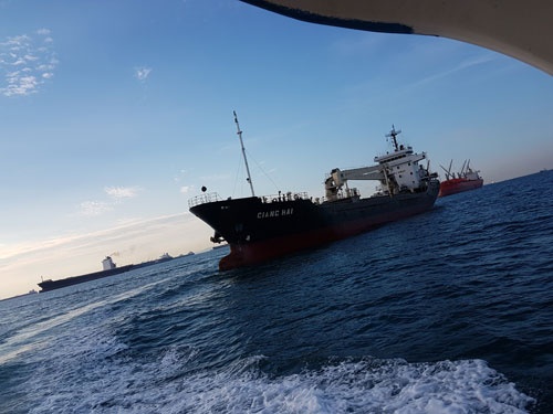 Vụ cướp biển bắt cóc thuyền viên: 1 người bị bắn chết trên boong
