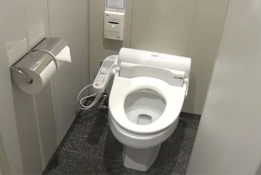 Toilet biết tố sếp nếu nhân viên ngồi quá lâu