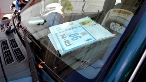 Giải mã “lệnh bài 86” trên những ôtô đậu trước trụ sở UBND TP.HCM