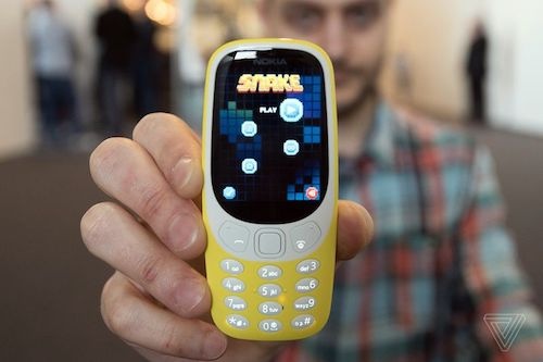 Chơi thử game "Rắn săn mồi" trên điện thoại Nokia 3310
