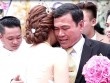 Hình ảnh người cha khóc trong ngày con gái cưới chồng khiến bao người rơi nước mắt