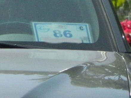 "Lệnh bài 86" trên những ôtô đậu trước trụ sở UBND TP HCM