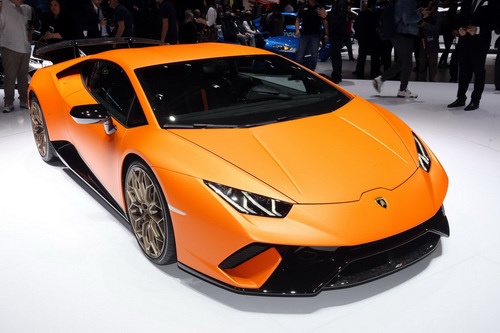 Lamborghini Huracan Performante có giá 6,3 tỷ đồng