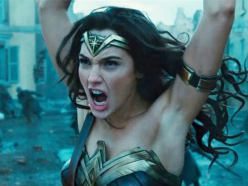 "Wonder Woman" gây tranh cãi vì... vùng nách quá trắng
