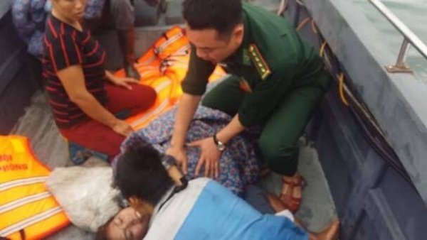 Đắm tàu trên biển Quảng Ninh, 4 người trong gia đình gặp nạn