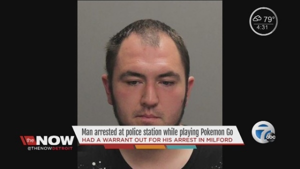 Trót dại đi bắt Pokemon, tên tội phạm bị truy nã tự sa lưới