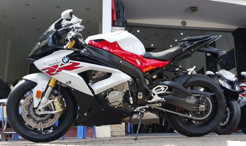 Siêu môtô BMW S1000RR 2017 đầu tiên về Việt Nam