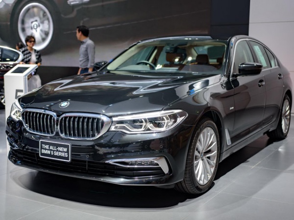 BMW 5-Series 2017 chốt giá 2 tỷ đồng tại Đông Nam Á