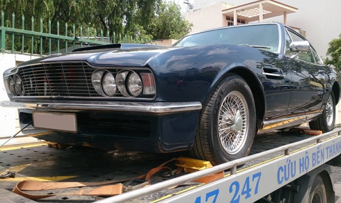 Xế cổ hàng độc Aston Martin DBS V8 1971 ở Sài Gòn