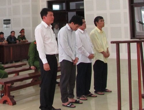 Vụ chìm tàu trên sông Hàn: Gần 30 năm tù cho 4 bị cáo