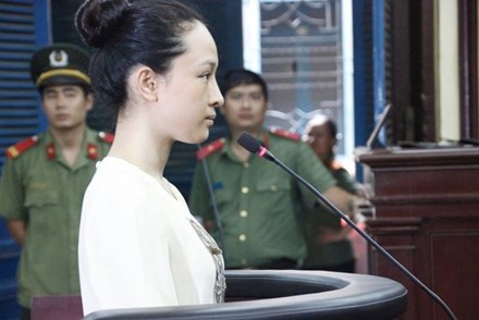 Hoa hậu Phương Nga tiếp tục bị truy tố tội lừa đảo