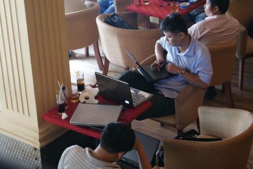 Bạn đã bao giờ ngồi 11 tiếng ở quán cà phê để xài wifi miễn phí?