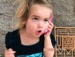 Bé gái 2 tuổi gọi điện "dằn mặt bạn trai ngoại tình" khiến dân mạng phì cười