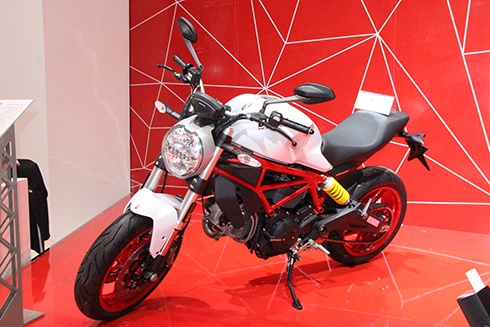 Ducati Monster 797 - nakedbike mới giá từ 388 triệu cho người Việt